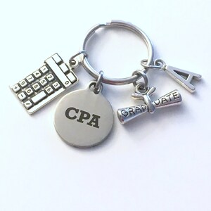 Llavero de graduación de CPA / Llavero de regalo de Contador Público Certificado 2025 / Regalo para llavero de graduado de CPA / Calculadora para presentarle