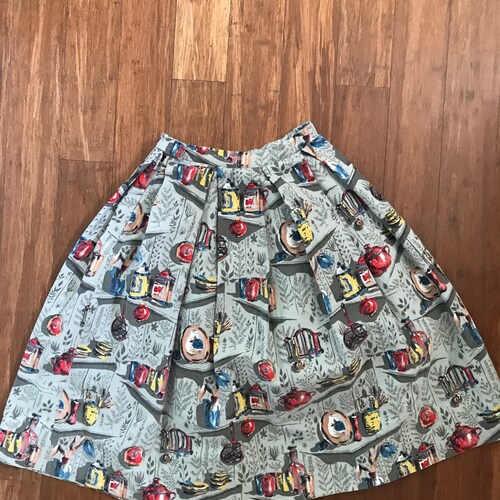Vintage shops 1950s Novelty Print Circle Skirt / 50s retro full pleated skirt barkcloth size xs s