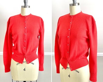 ON SALE Vintage 1940s Pink Coral Cardigan / 40s retro wool sweater size S M