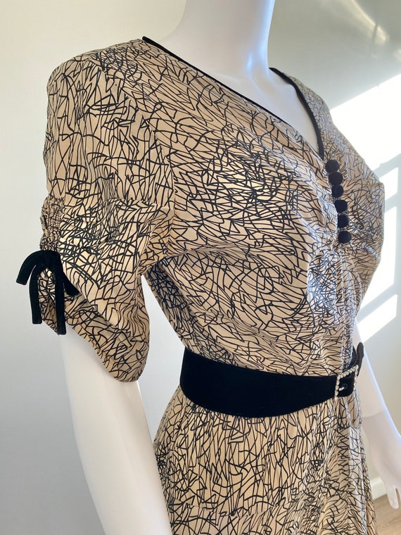 Vintage 1950s Champagne Abstract Print Dress / 50… - image 3