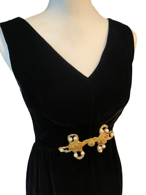 Vintage 50s-60s Black Velvet sleeveless formal dr… - image 2