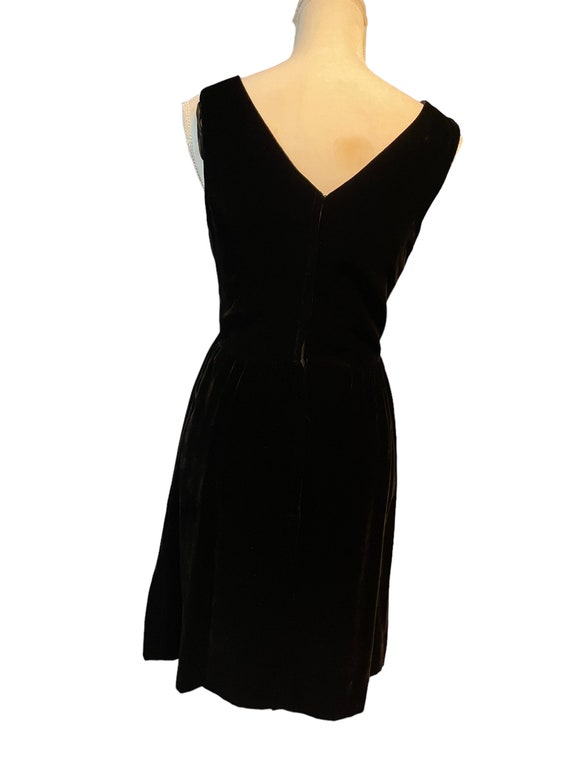 Vintage 50s-60s Black Velvet sleeveless formal dr… - image 6