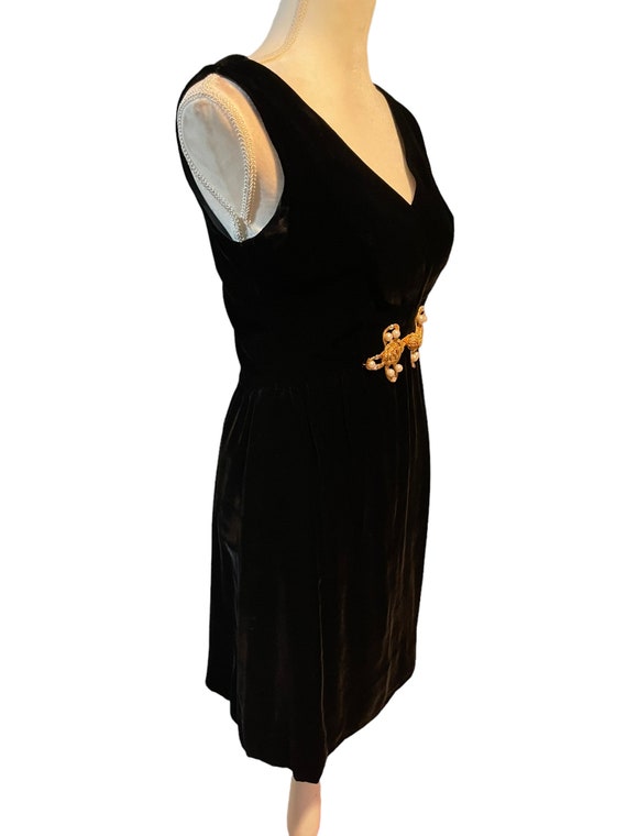 Vintage 50s-60s Black Velvet sleeveless formal dr… - image 5