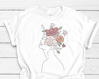 Camiseta floral de mujer. Camiseta impresa con ilustración de mujer con flores en la cabeza. Todos los tamaños hasta 5XL