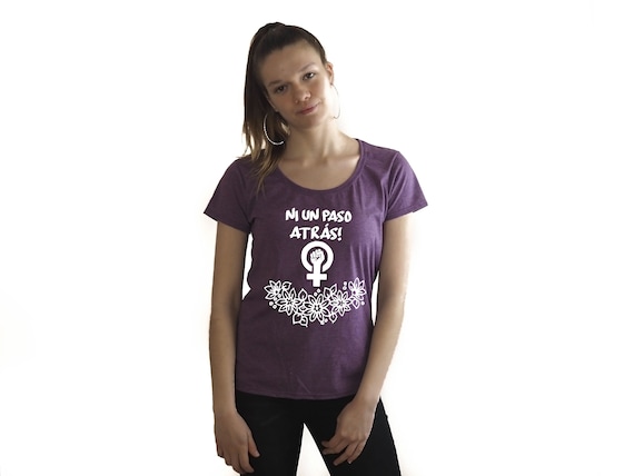 Camiseta morada feminista sale