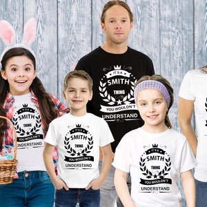 Camisetas familiares con apellido, camisetas familiares a juego, idea de regalo con apellido familiar imagen 1