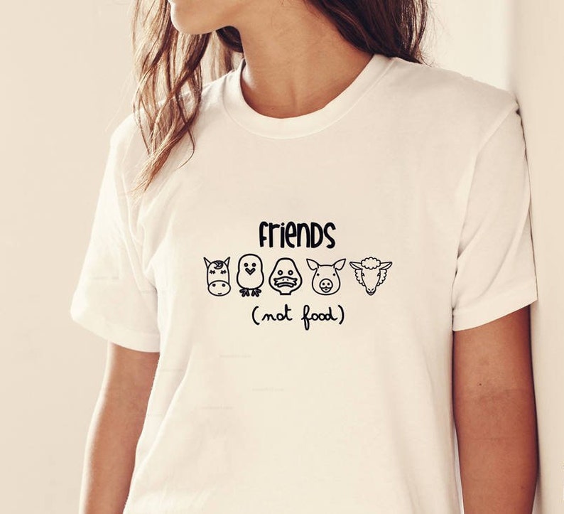 Camisa vegana, camiseta de diseño vegano, regalo para veganos, amigos no comida, camiseta de niña vegana, linda camisa vegana, camiseta boho, regalo de Navidad imagen 1