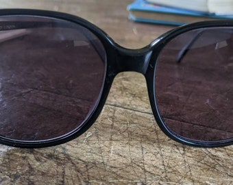 Classic black sunglasses - 1980s sunglasses - 80s eyewear - 1980s Madonna glasses - retro glasses - black sunnies