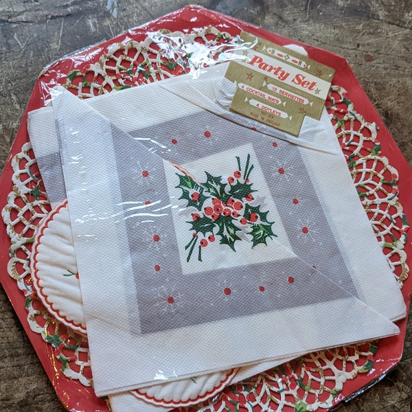 Vintage Christmas doyleys, Christmas party set, 50s Christmas, Xmas napkins, Christmas paper, kitsch Christmas, kitsch napkins, coasters