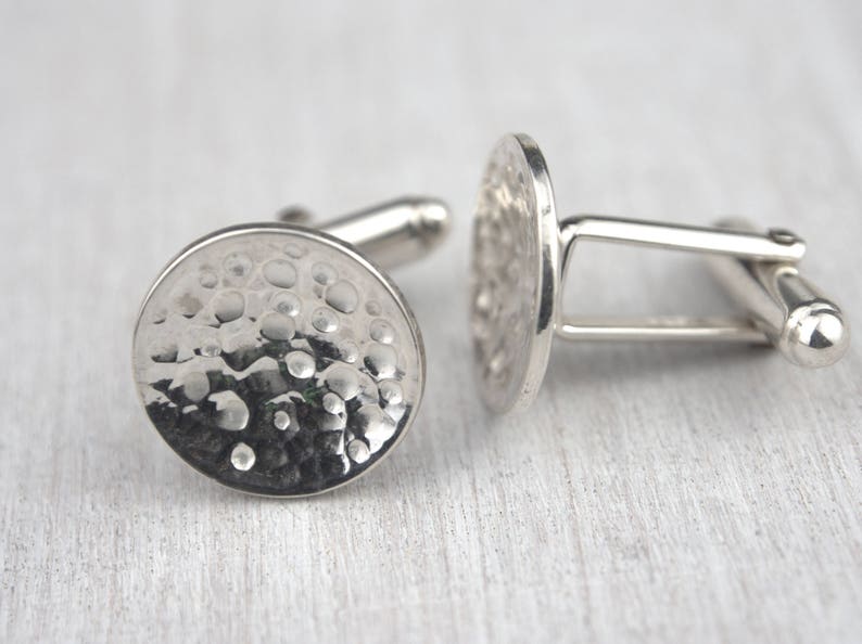 Boutons de manchette lunaires, bijoux pour hommes, bijoux pour hommes, boutons de manchette spatiaux, astronomie, boutons de manchette, texture, cercle, disque, boutons de manchette ronds, argent, selkie image 2