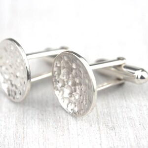 Boutons de manchette lunaires, bijoux pour hommes, bijoux pour hommes, boutons de manchette spatiaux, astronomie, boutons de manchette, texture, cercle, disque, boutons de manchette ronds, argent, selkie image 3