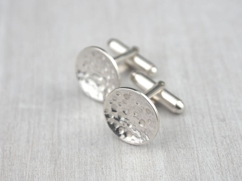 Boutons de manchette lunaires, bijoux pour hommes, bijoux pour hommes, boutons de manchette spatiaux, astronomie, boutons de manchette, texture, cercle, disque, boutons de manchette ronds, argent, selkie image 5