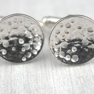 Boutons de manchette lunaires, bijoux pour hommes, bijoux pour hommes, boutons de manchette spatiaux, astronomie, boutons de manchette, texture, cercle, disque, boutons de manchette ronds, argent, selkie image 6