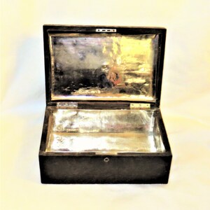 Vintage Tin-Lined Humidor Cigar Box Sturdy Cigar Box Measures 11 1/2&quot; x 8&quot; x 4 1/2&quot; Keeps Cigars Fresh Moisture Controlled Environment