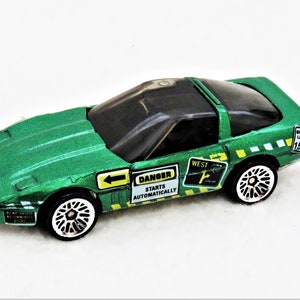 Hot Wheels 1998 &#39;80s Corvette 734 Mixed Signals Series Number 2 of 4 Hot Wheels Collector Gift Diecast Vintage Cars by Mattel and Hot Wheels