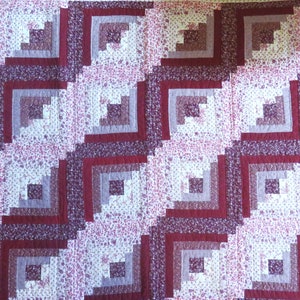 Red Plum Mauve and White Log Cabin Quilted Wall Hanging or Throw 44&quot; Square Very Soft and Lightweight Traditional Pattern HAND QUILTED!