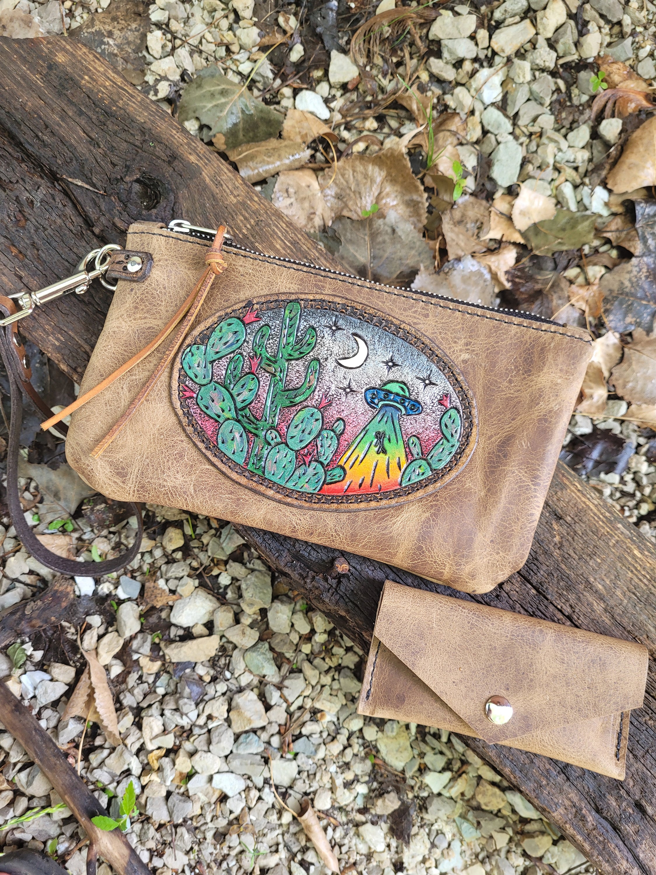 Hand Tooled Leather UFO Clutch Set, Alien Abduction Spaceship Wristlet ...