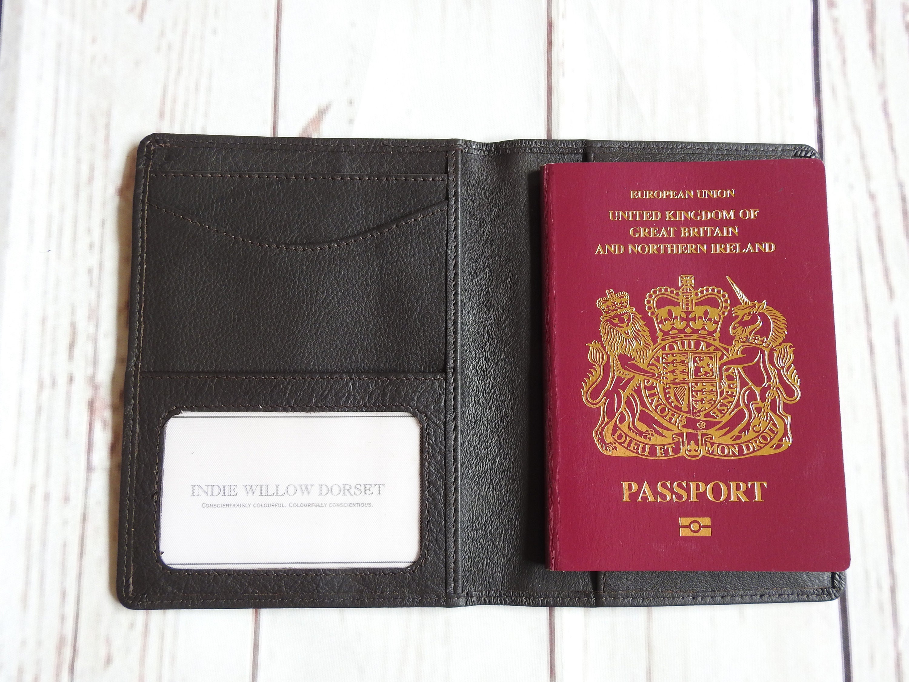 2X Marrone chiaro porta-passaporto personalizzato di pelle, documenti di viaggio con tasche per carte e soldi, monogramma del tuo nome 2X Marrone chiaro porta-passaporto personalizzato di pelle, documenti di viaggio con tasche per carte e soldi, monogramma del tuo nome