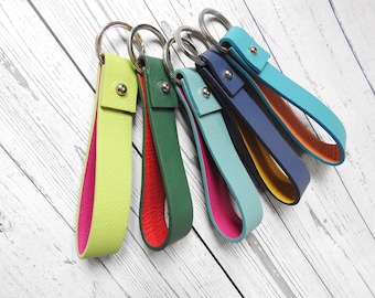 70% SALE Handgefertigter Schlüsselanhänger aus Zweifarbigem Leder: Fair Trade Schlüsselanhänger