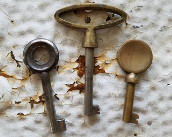 3 Antique Keys, Vintage Skeleton Keys, Brass Skeleton Key, Vintage Keys, Cast Iron Keys, Antique Door Keys, Old Rustic Keys, Fancy Keys