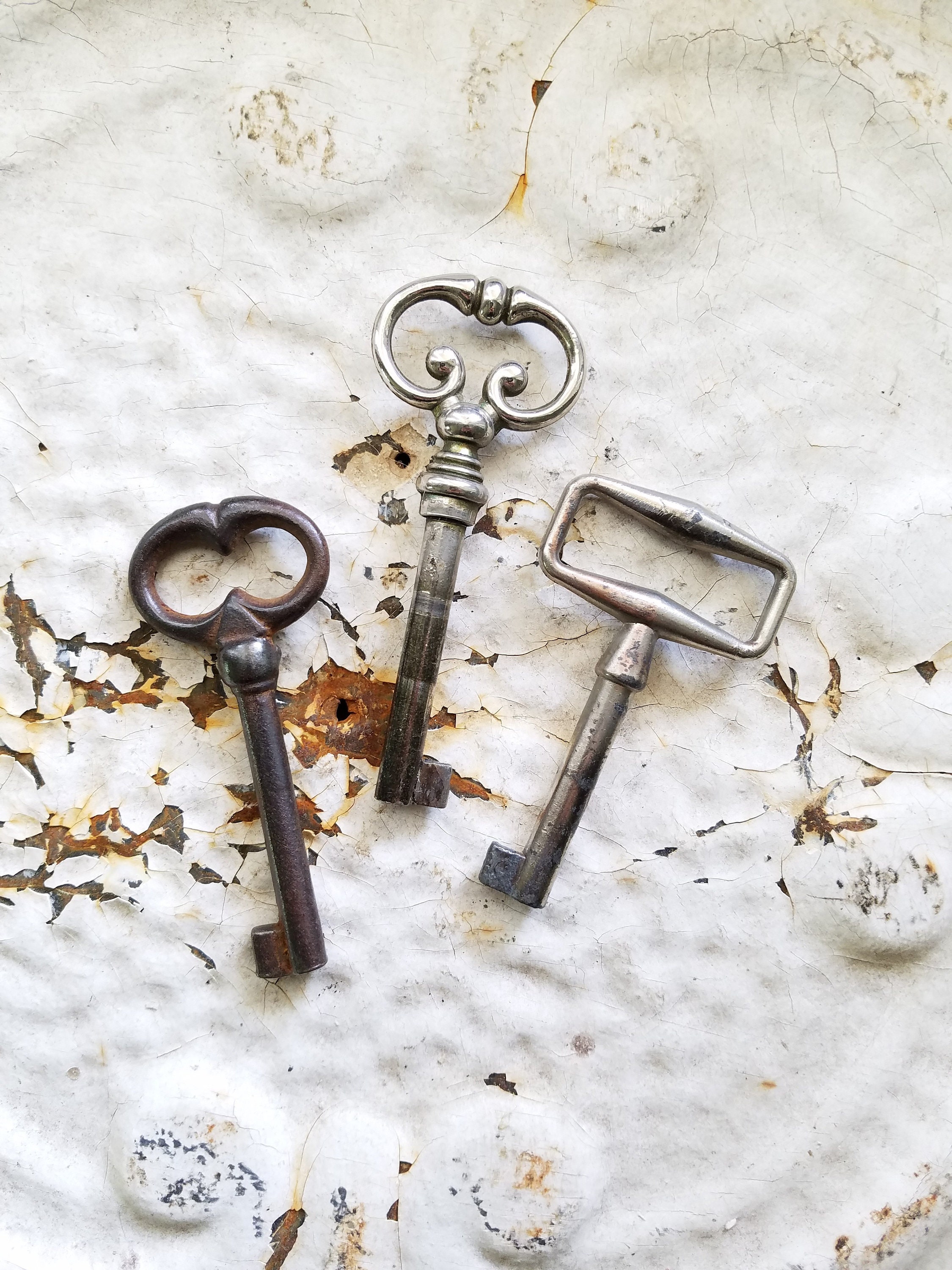 3 Small Vtg Bi-Metallic Open Barrel Antique Skeleton Keys In A Variety Of  Cuts I