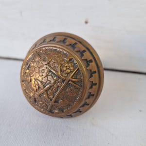 Ekado Bronze Victorian Doorknob by Sargent, Ornate Pattern Knob, Antique Brass Door Knob, Flower Design 022709