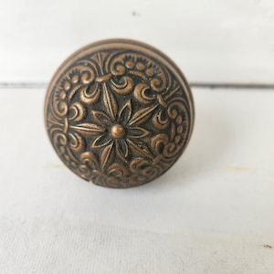 Aesthetic Antique Doorknob, Bronze Door Knob, Antique Bronze Knob, Victorian Style, Salvaged Hardware, Fancy Doorknob, Ornate Knob 122103
