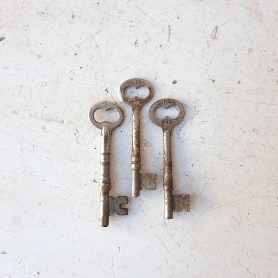 3 Antique Skeleton Key Antique Door Keys Vintage Skeleton Etsy