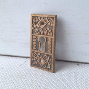 Fancy Bronze Keyhole Cover Plate, Eastlake Style Antique Key Hole Escutcheon, Door Key Plate, Architecture Salvage 041703