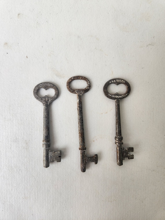 3 Antique Skeleton Door Key, Vintage Skeleton Keys, Fancy Old Keys, Antique  Door Locks, Old Skeleton Keys 102609 