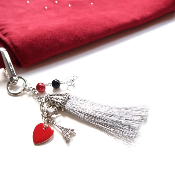 Accessoire sac, bijou de sac argenté et rouge, pompon argenté, tour Eiffel argenté,  coeur rouge, perles, fait main, cadeau, st Valentin.
