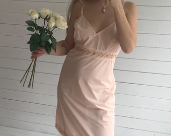 Vestido camisero vintage semitransparente color melocotón de los años 60