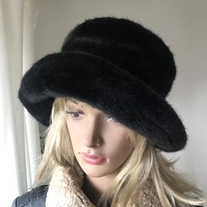 ジャミロクワイのファー素材 ブラックハット ロゴ刺繍 ジャミロクワイのファー素材 ブラックハット ロゴ刺繍