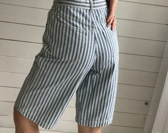 Pantalones cortos de cintura alta con rayas de mezclilla azul y blanca de la década de 1990 de C&A