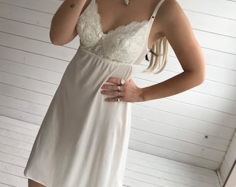 Vestido lencero con sujetador floral blanco vintage de los años 80 y 90