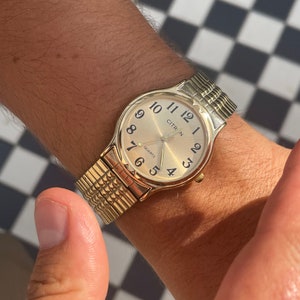 Vintage 1980s Men’s Gold Tone Stretchy Strap Analog Quartz Wristwatch By Citron