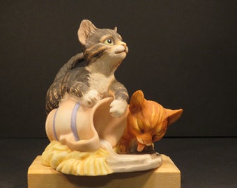 Franklin Mint Figurine&quot;Mischief&quot; Hand Painted Cats with Spilt Milk by Gail Ferretti in 1986