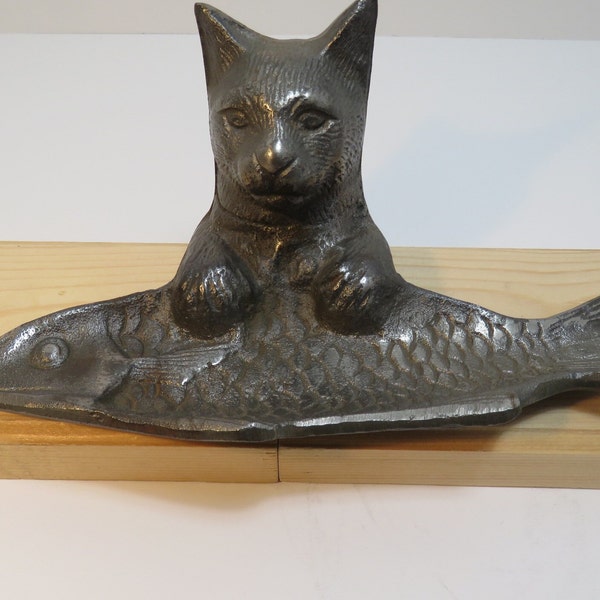 Vintage Heavy Cast Metal Cat with Fish Catchall Business Card Holder, Paperweight, Trivet Dish, Coin Tray, Doorstop