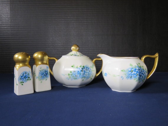 Glossy Blue Old Fashioned Quilt Design 6 x 5 Ceramic Salt And Pepper Shaker Set