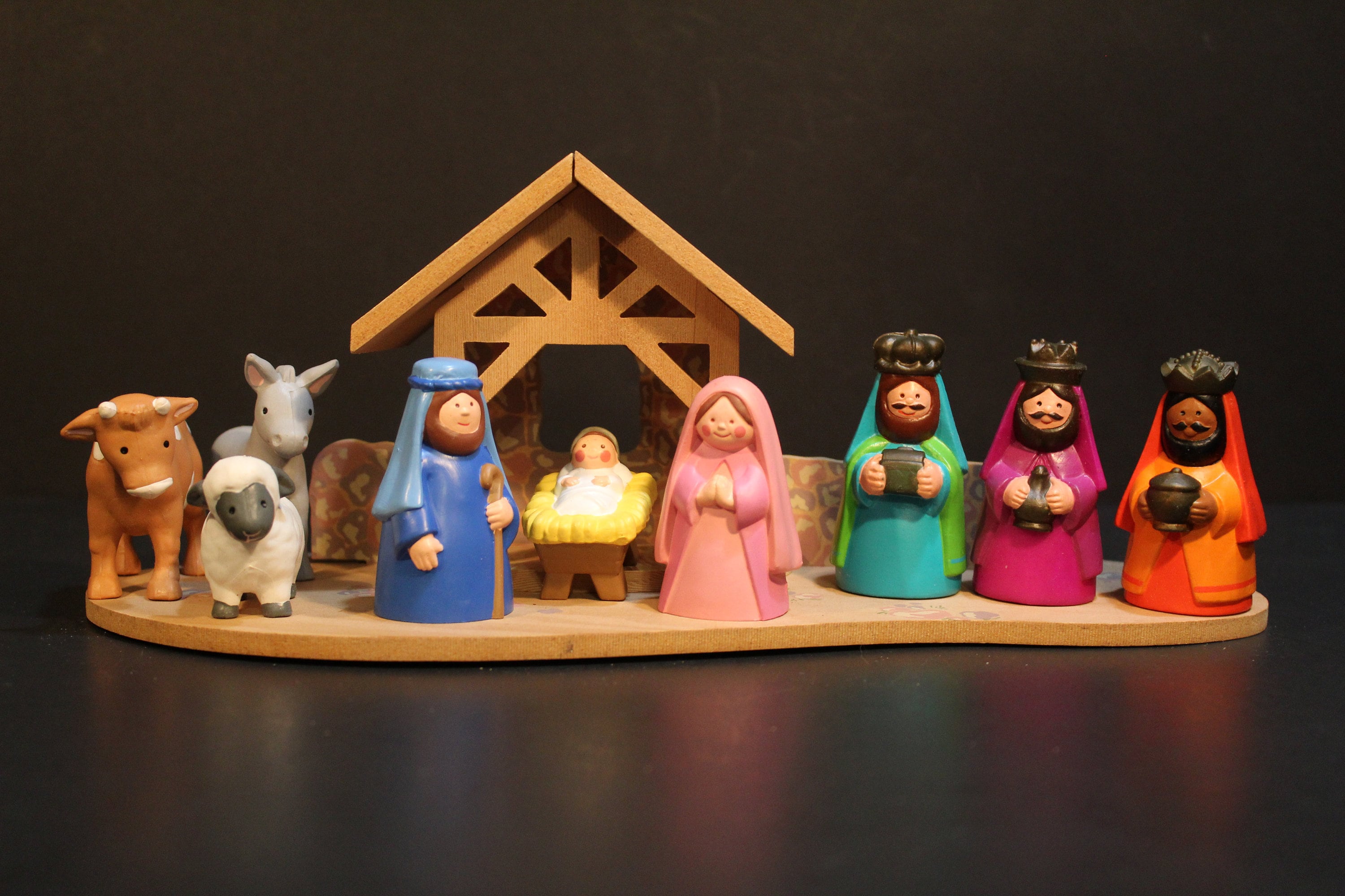 FESTIVAL OF FAMILY CLASSICS VOL. 1-CLASSIC ADVENTU(中古品) 1993 Avon Nativity Set 