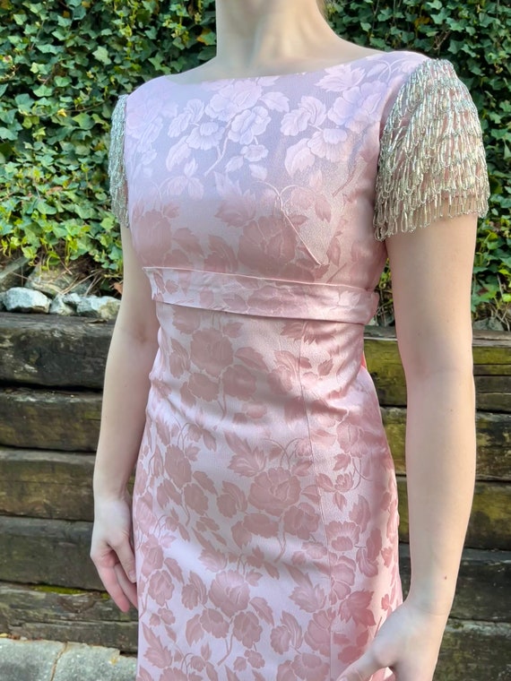 1960s pink floral brocade formal dress with watte… - image 4