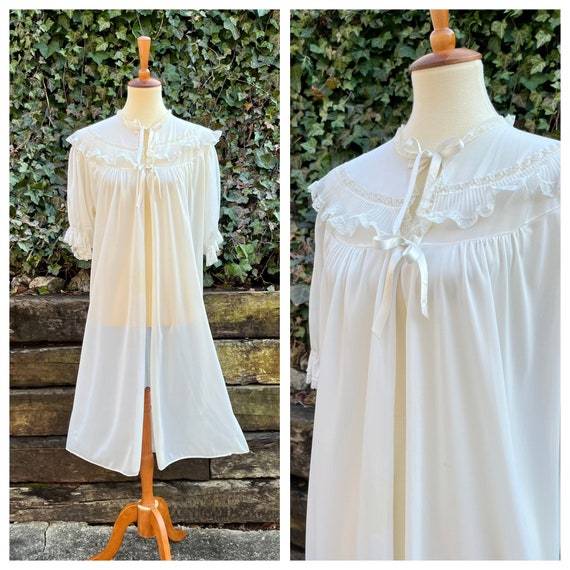 1960s white nylon robe, 60s vintage lace trimmed puff… Gem