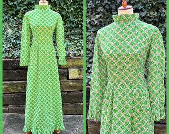 1970s green cotton prairie dress / 70s vintage calico cottage core maxi dress / size M