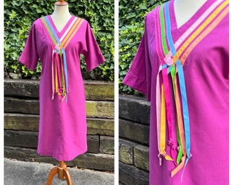1970s purple folk shift dress, 70s vintage beaded tassel fringe loungewear day dress, boho hippie ribbon trimmed kaftan with pockets, size S