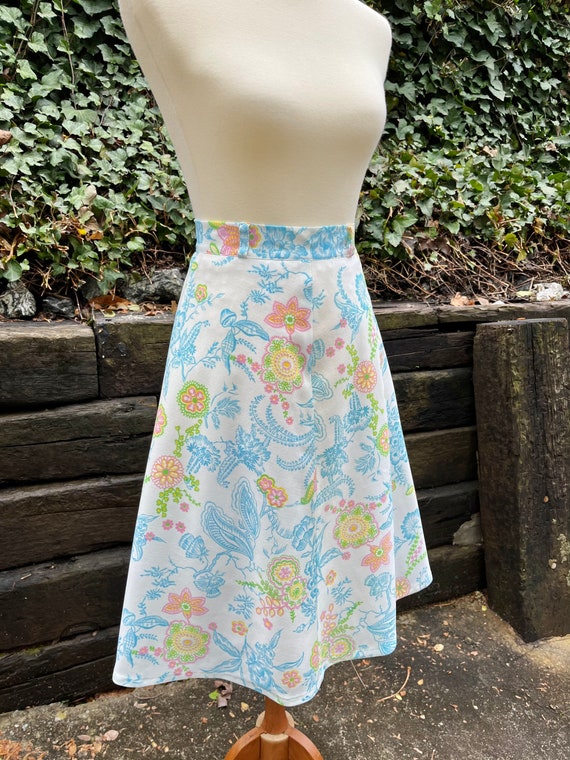 1970s blue floral A-line skirt with belt loops, 7… - image 3