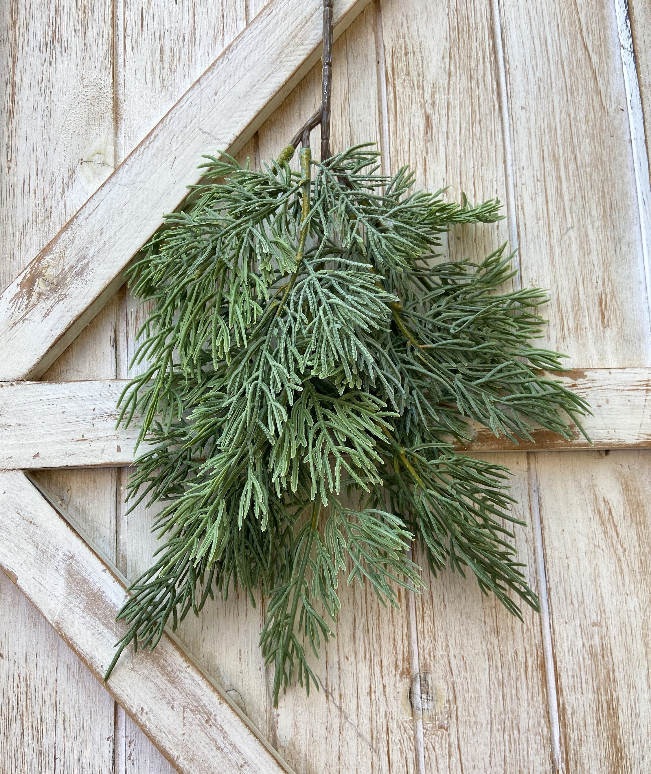 Top View Arranged Pine Tree Branches Decorations Handmade Christmas Wreath  Stock Photo by ©VadimVasenin 221722080
