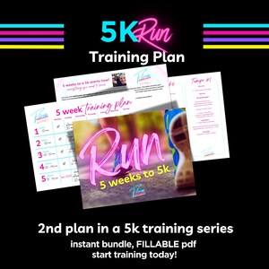Könnte beinhalten: Ein rosa-blauer druckbarer 5K-Trainingsplan mit dem Text "Run 5 weeks to 5k" und einem Foto von Läuferbeinen. Der Plan beinhaltet einen 5-wöchigen Trainingsplan und einen Tempolaufplan.