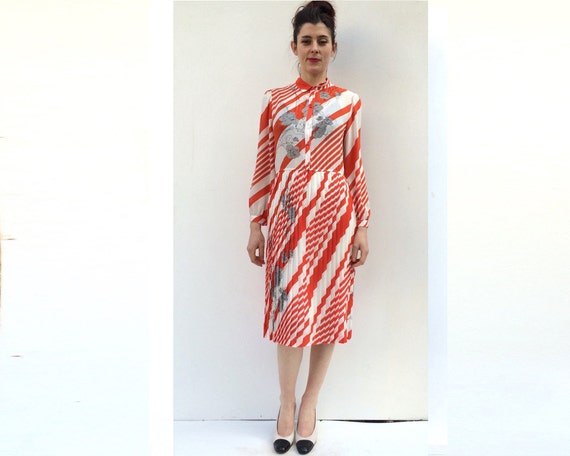 Beautiful Flattering Orange Stripy 1990s Summer dr