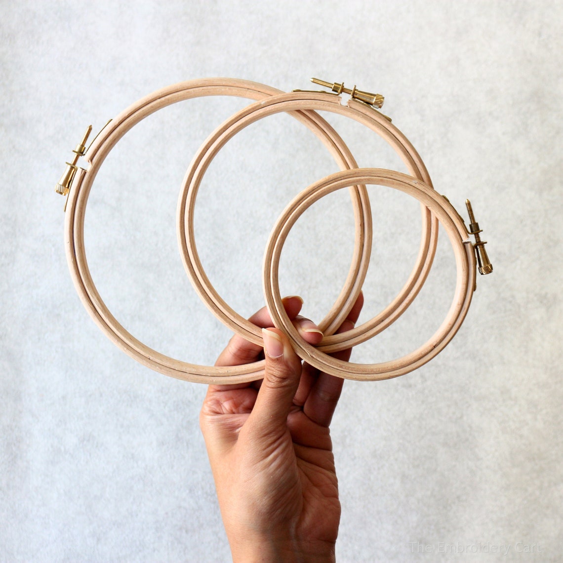 5 Cornici Per Ricamo In Legno Finto - Cerchio 10cm, Plastica Flessibile, Per Punto Croce E Hobby - Foto 2