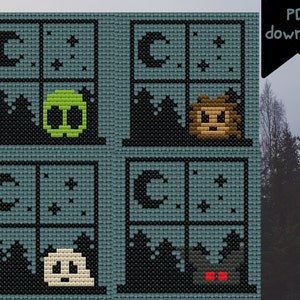 Puede incluir: Cuatro patrones de punto de cruz con una luna, estrellas y una criatura espeluznante diferente en cada ventana. Las criaturas son un fantasma, un murciélago, un hombre lobo y un monstruo verde.